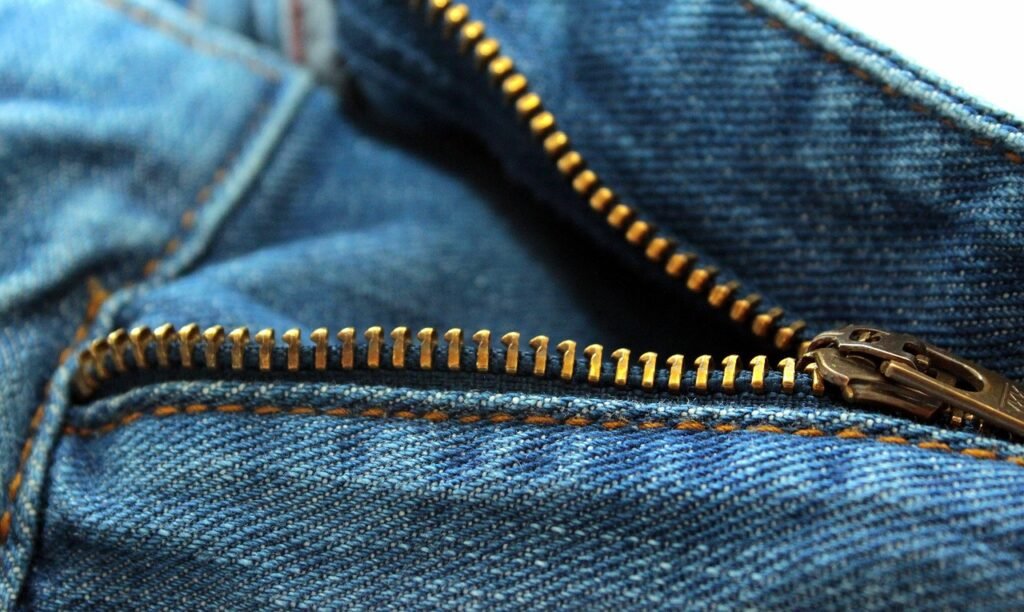 how much to replace a zipper in mens shorts